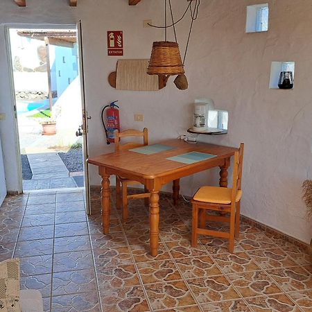 Inviting 1-Bedroom House 'Esquina' Finca Vistamar サロブレ エクステリア 写真